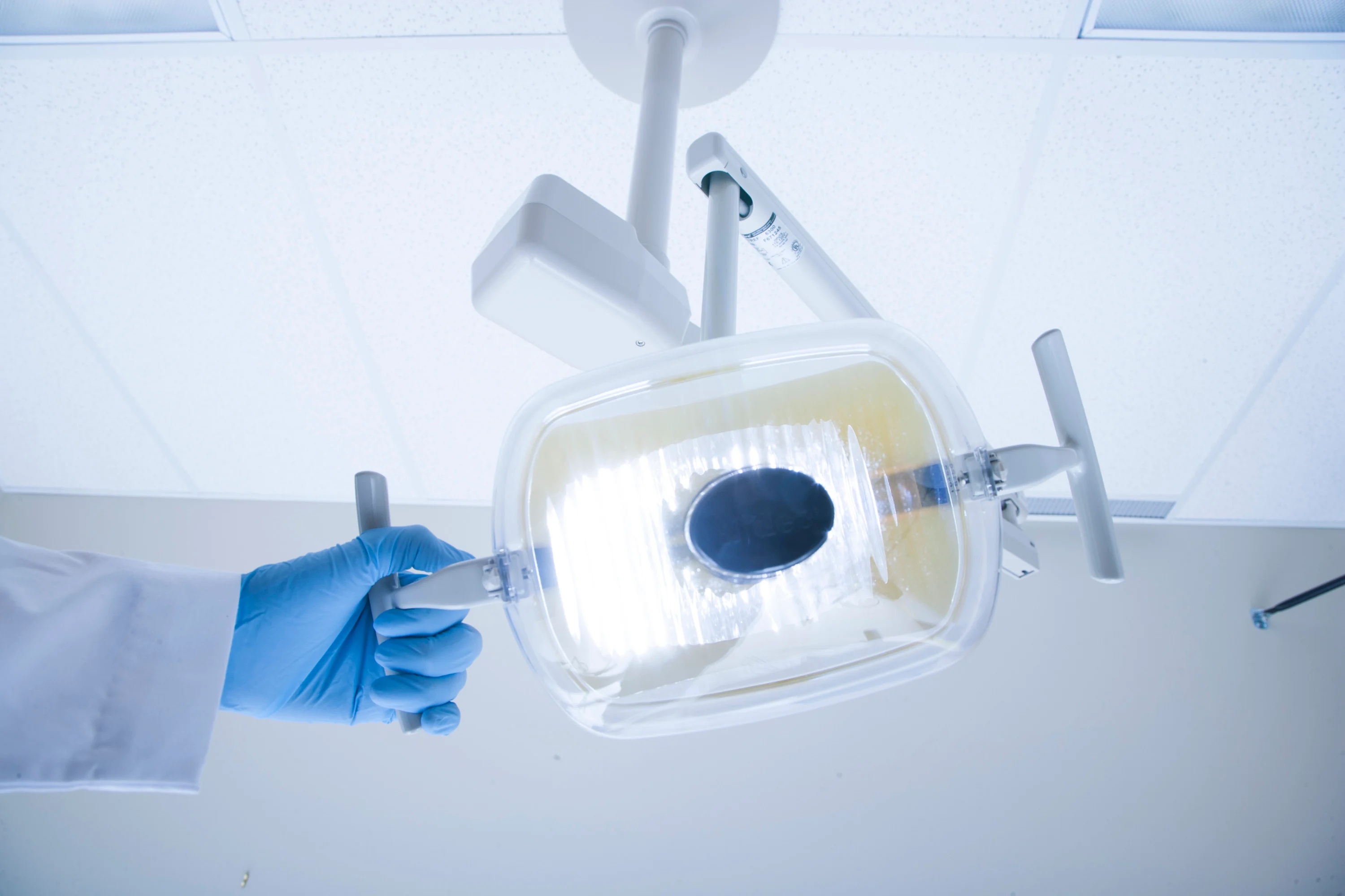 dentist-office-view-of-room_HttlSGb0Ss